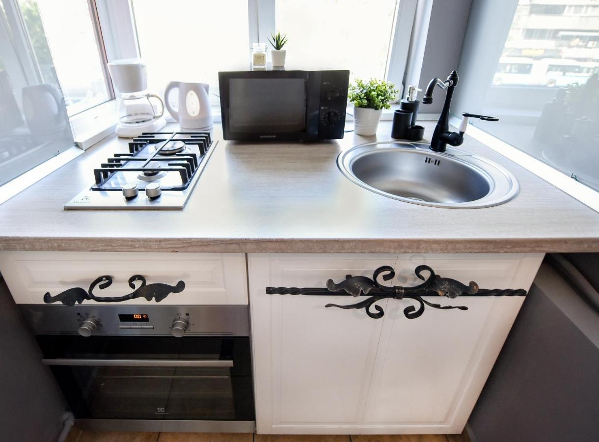 Captivating Old Town Apartment Bukares Bagian luar foto