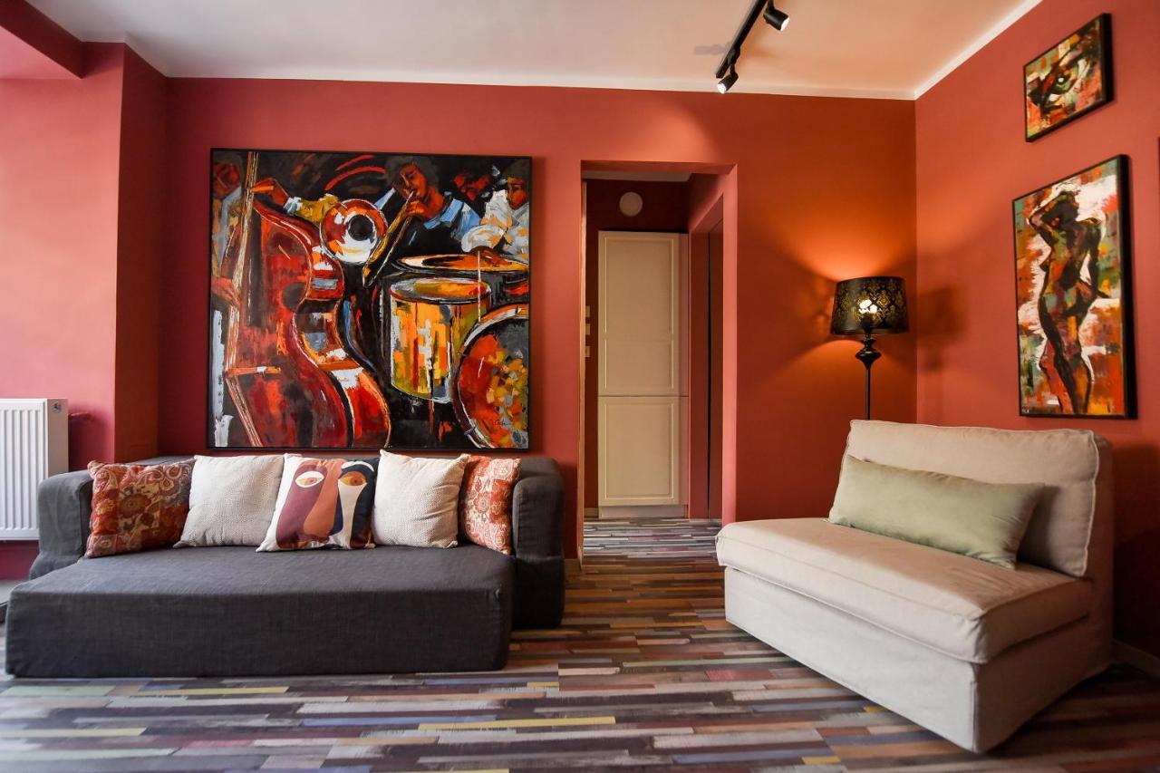 Captivating Old Town Apartment Bukares Bagian luar foto