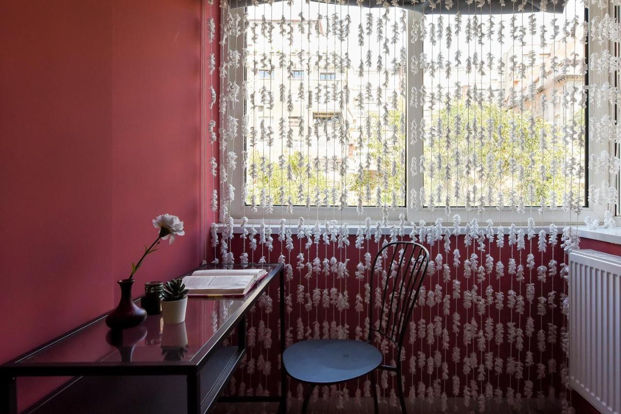 Captivating Old Town Apartment Bukares Bagian luar foto