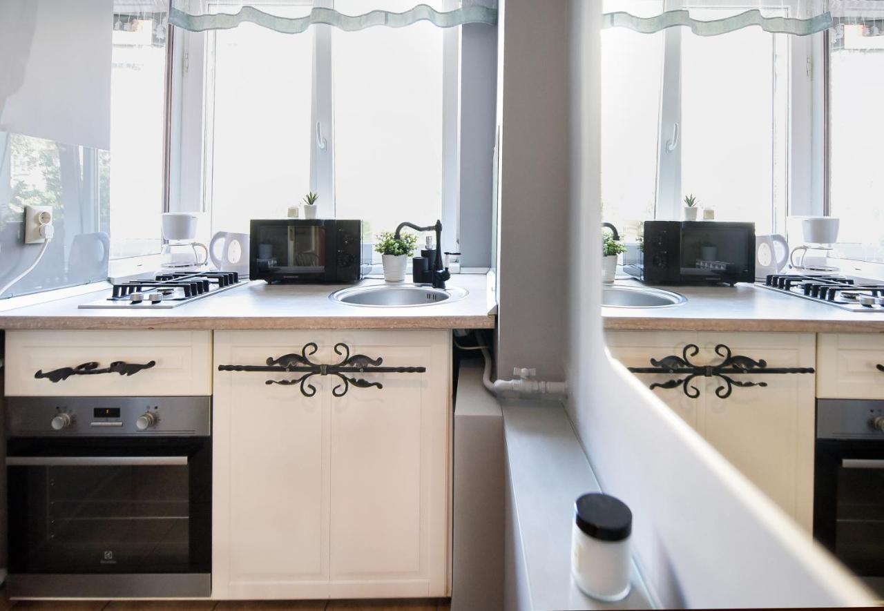 Captivating Old Town Apartment Bukares Bagian luar foto